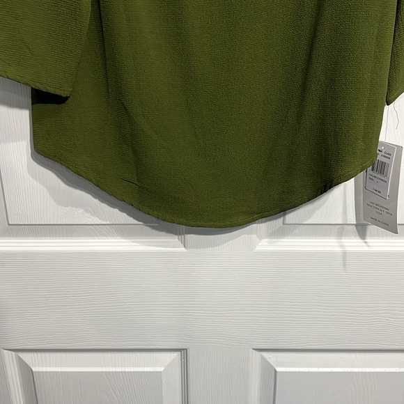 New Direction Blouse With Pleated Accent - Size Large - Green. NWT - Picture 6 of 8
